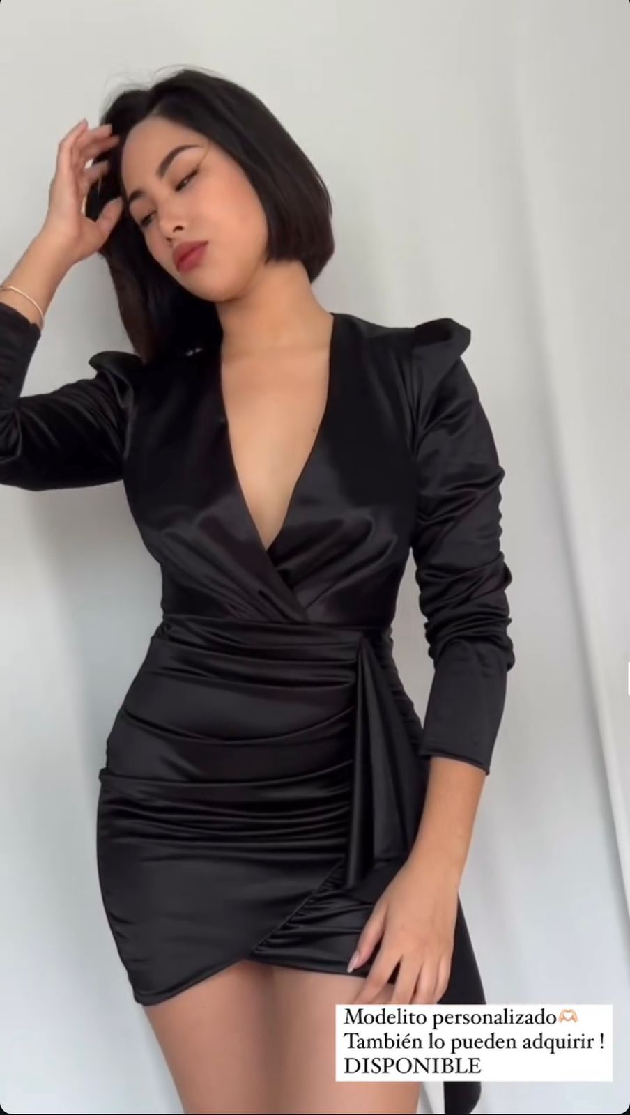 Vestido negro volante