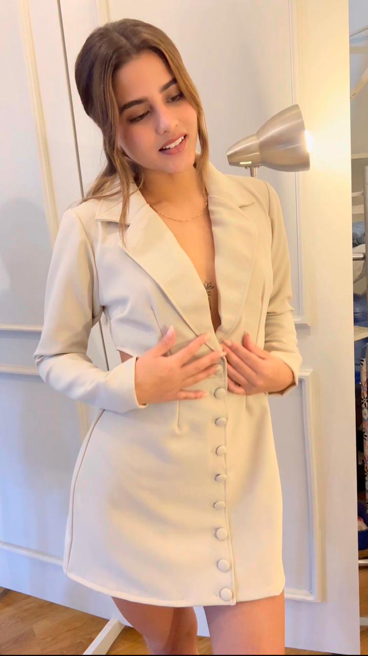 Vestido sastre con detalles de alta costura