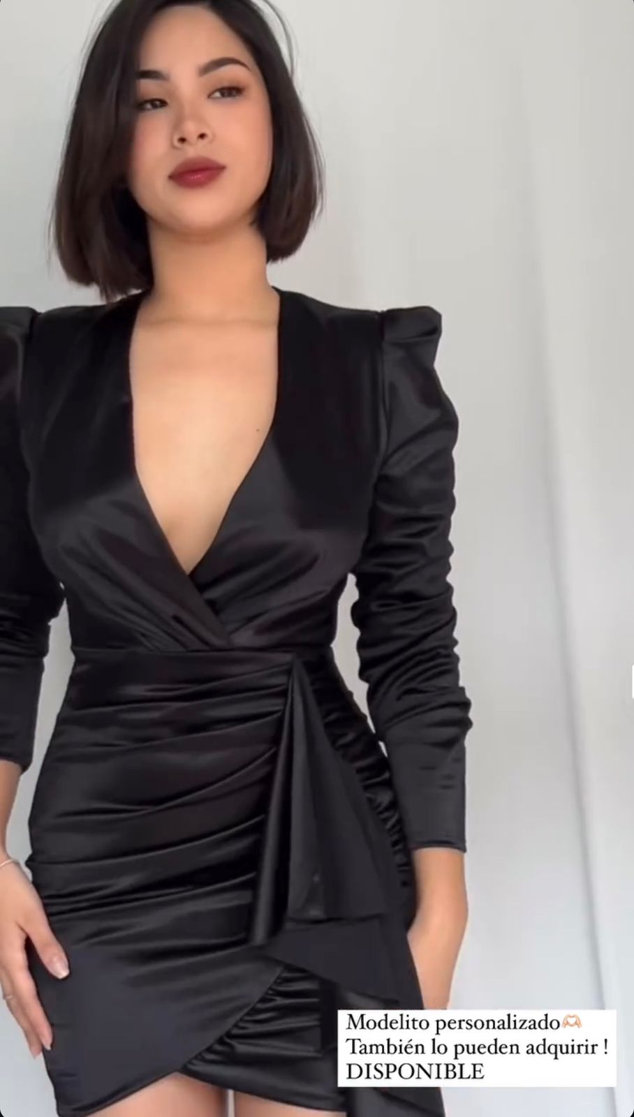 Vestido negro volante