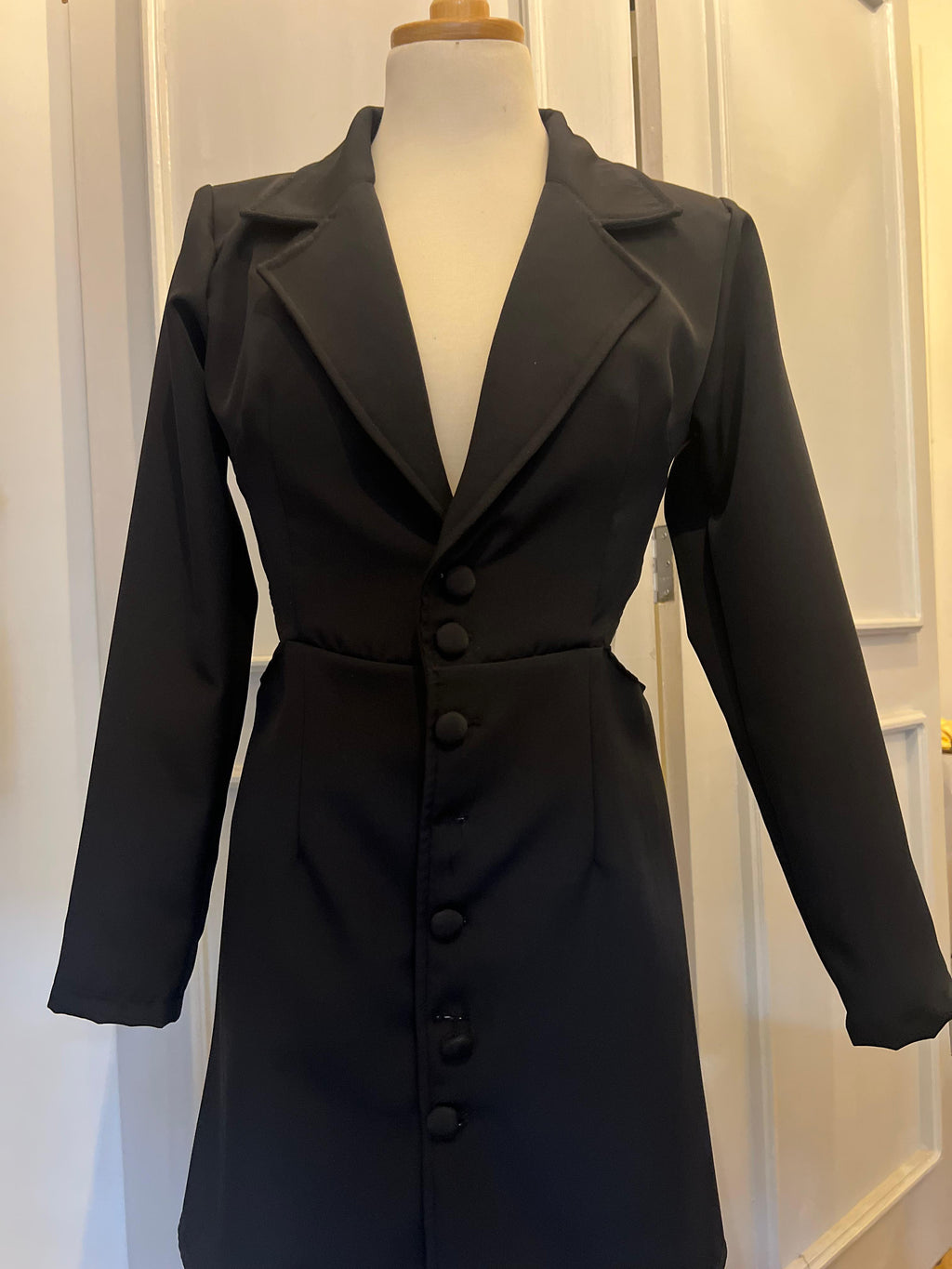 Vestido sastre con detalles de alta costura
