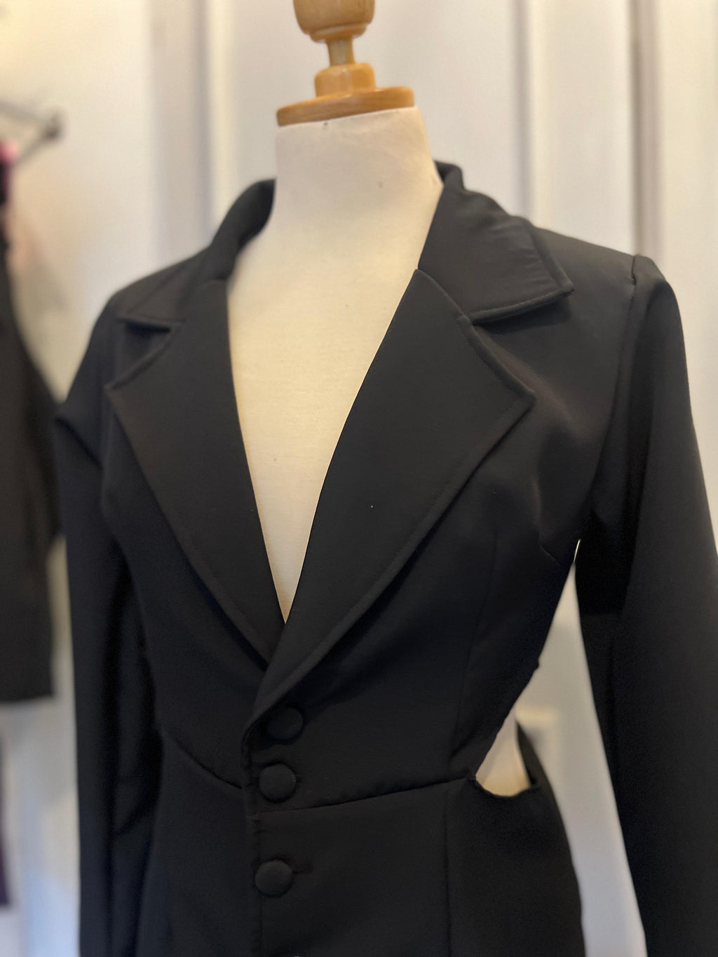 Vestido sastre con detalles de alta costura
